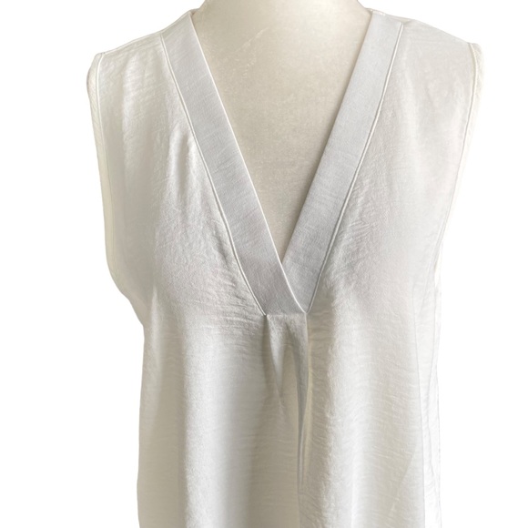 Entro NWT Ivory Venus Sleeveless V Neck Top Medium - Picture 2 of 11